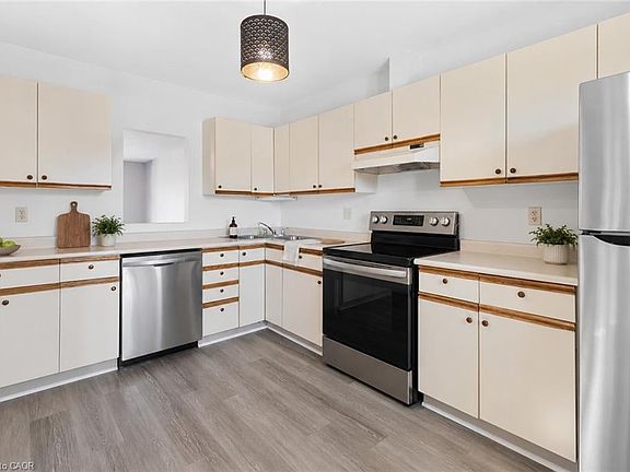 2nd image of 122 Bunting Rd #54
