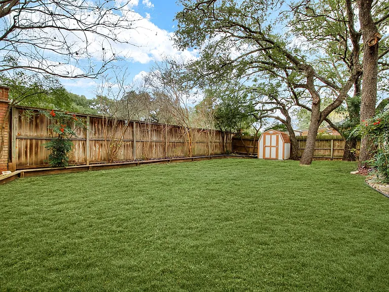 11823 Adriana Maria — Photo 25