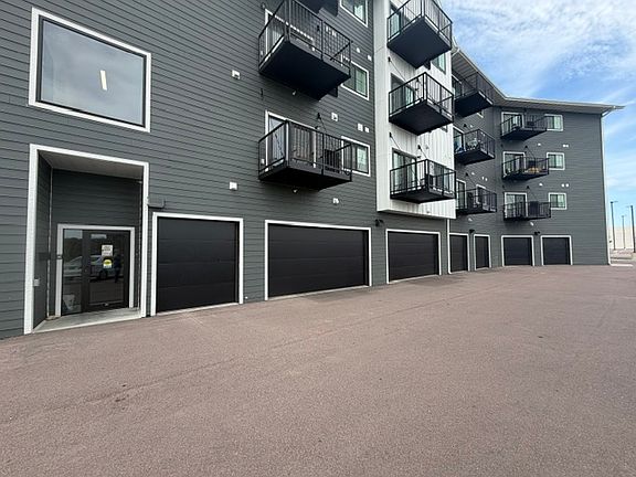 3rd image of 200 N Heritage Pkwy #403