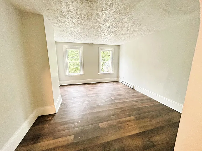 7705 Star Ave — Photo 5