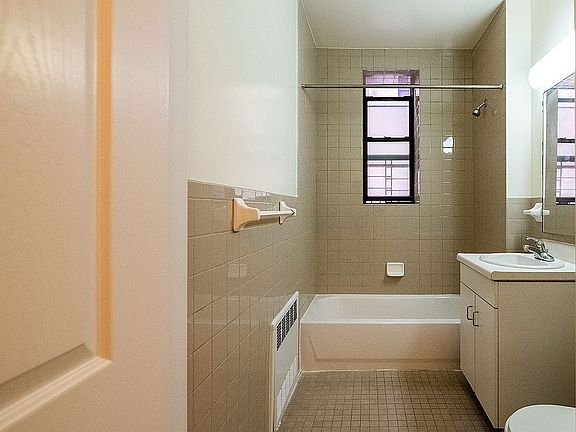 4th image of 2460-C Adam C Powell Blvd Unit 21