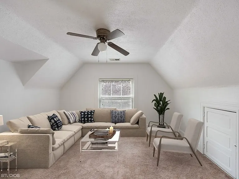 1747 W Newport Ave — Photo 3