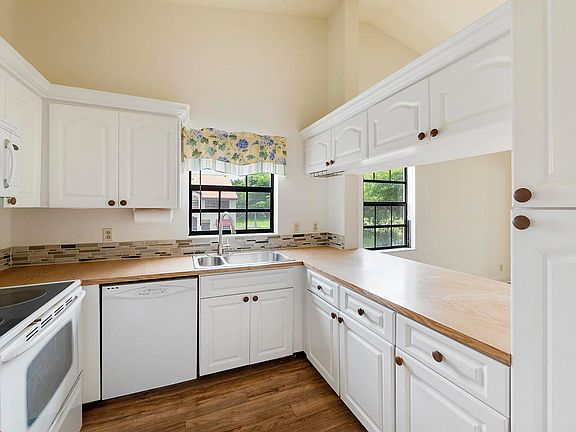 5th image of 402 Freedom Ct