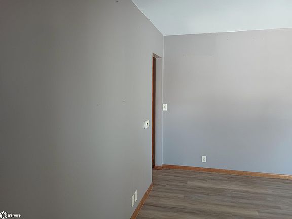 4th image of 409 6th St SW