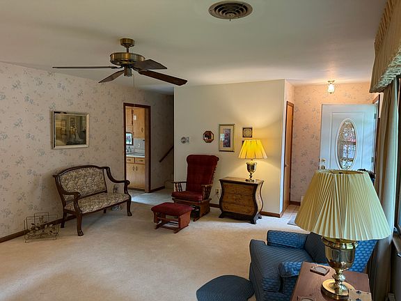 5th image of 113 E Rosehill St