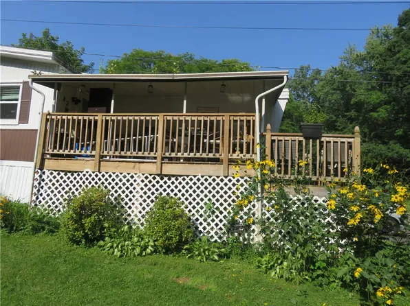 82 Gennis Dr, Rochester, NY 14625