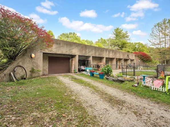 6769 E Gross Ln, Bloomington, IN 47401