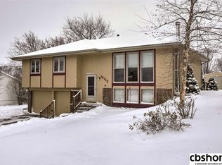 12713 Hartman Ave, Omaha, NE 68164