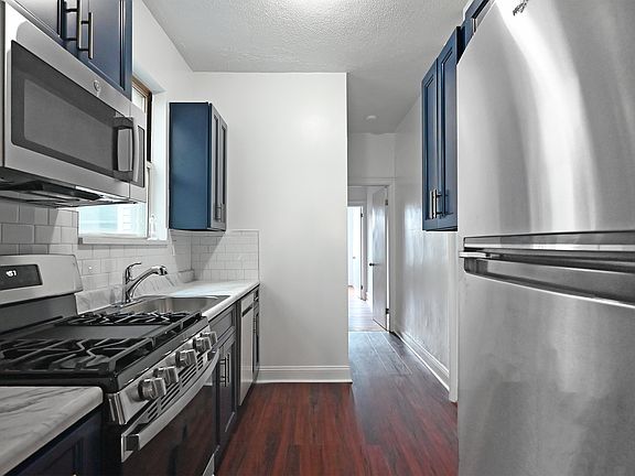2nd image of 2236 41st St APT 1R