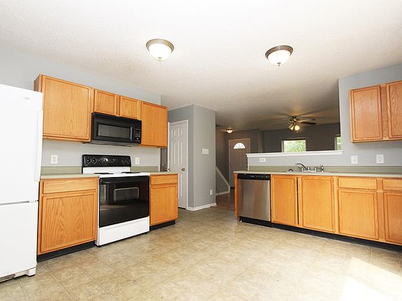 4th image of 2651 Priest Dr