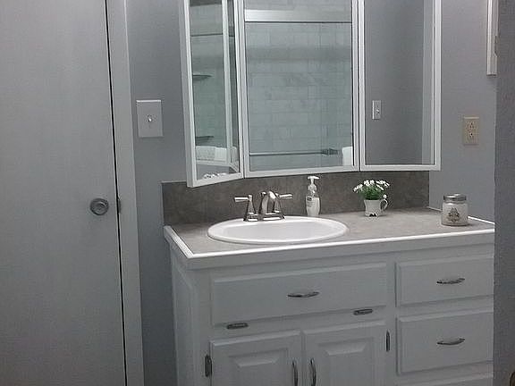 Main Floor Guest Bath