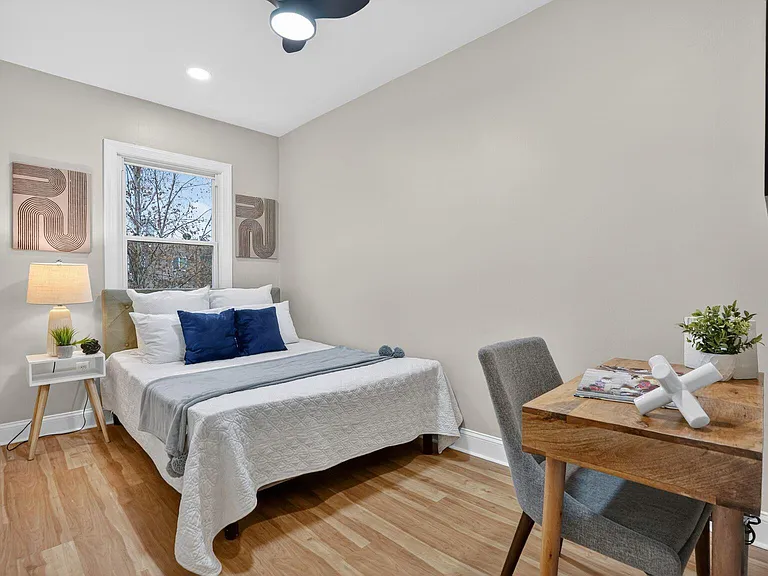 212 36th St NE #3 — Photo 1