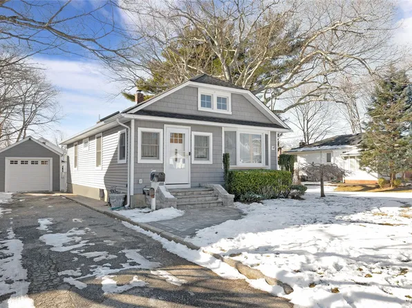 18 Alexander Avenue, Farmingdale, NY 11735