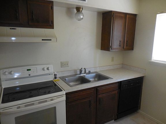 4th image of 955 Executive Pl APT B