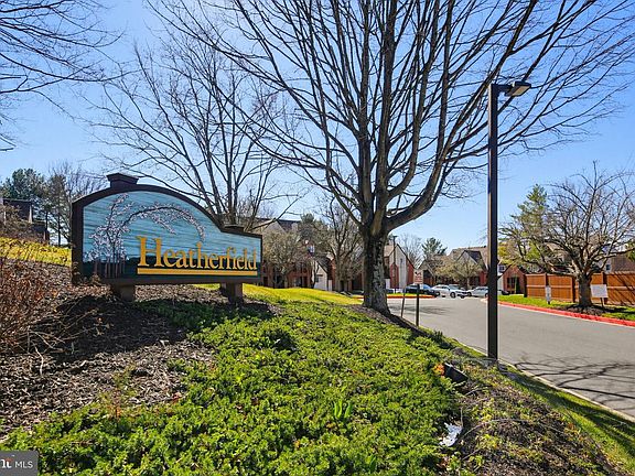 2nd image of 4922 Columbia Rd APT 4