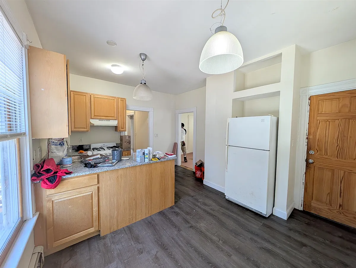 Building Photo - 392 Washington St #1