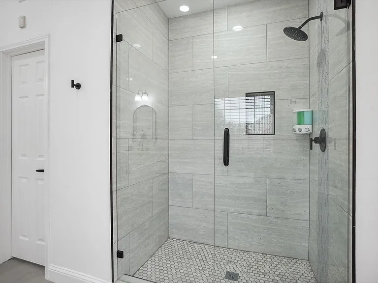 2401 Scarlet Oak Dr — Photo 26