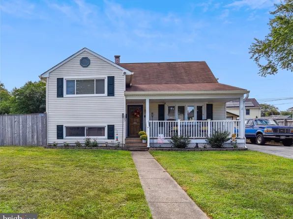 123 Sandy Beach Dr, Pasadena, MD 21122