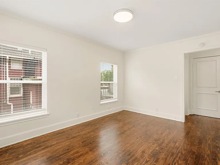 612 1/2 W Alabama St — Photo 19