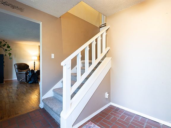 3rd image of 1370 NE OLeary Street