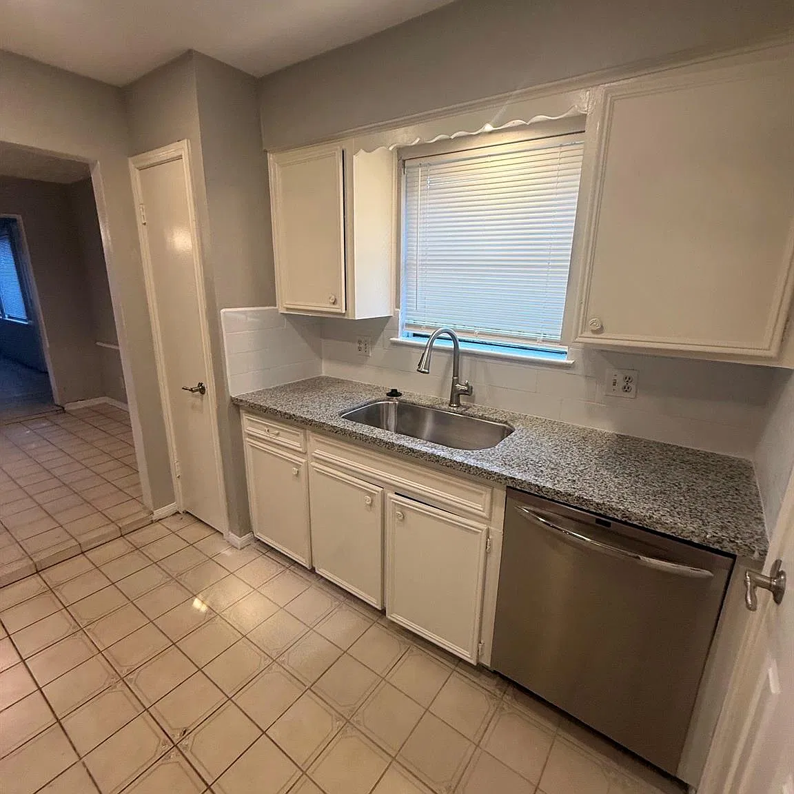 3 bed, 2.0 bath, 2030 sqft, $1,750 — Photo 1