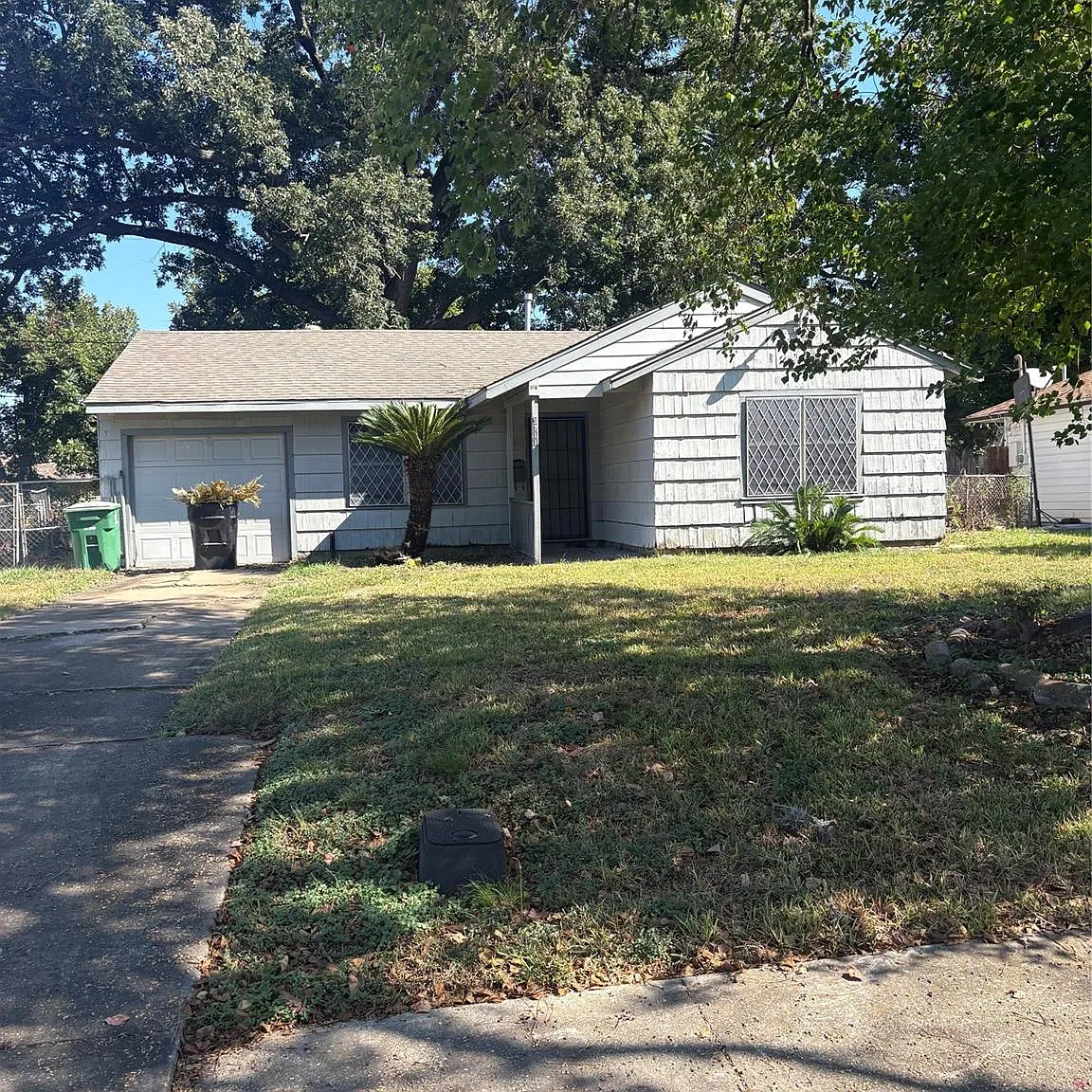 3 bed, 1.0 bath, 970 sqft, $1,500 — Photo 1