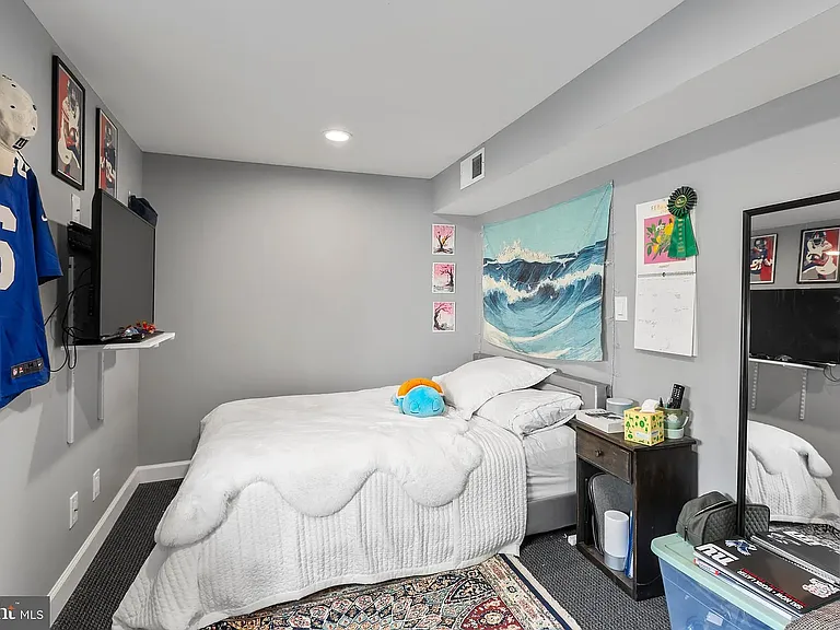1321 Rowe St #B — Photo 10