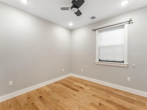 230 Griffith Street image 12 of 23