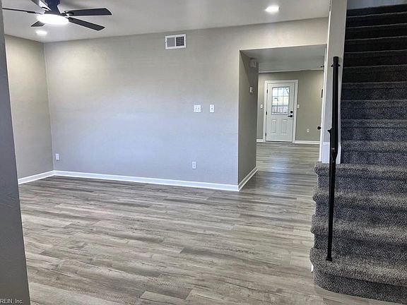 3rd image of 1021 Roundtable Ct