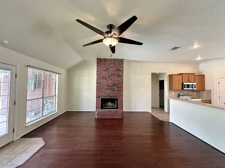 2012 Stonehenge Dr — Photo 4