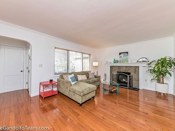 3rd image of 222 Skillman Ave
