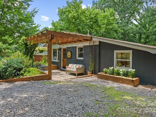 207 S Oconeechee Ave, Black Mountain, NC 28711
