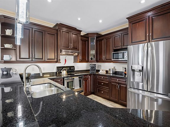 2nd image of 137 Brunswick St