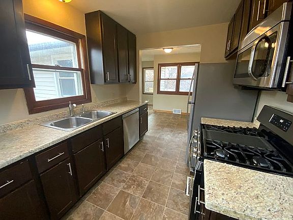 5th image of 6075 Woody Ln NE