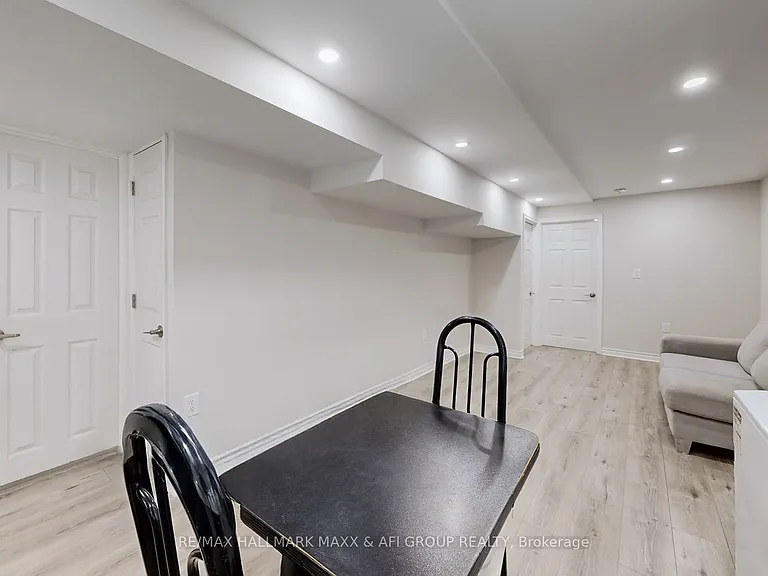 719 Shanahan Blvd #B — Photo 11