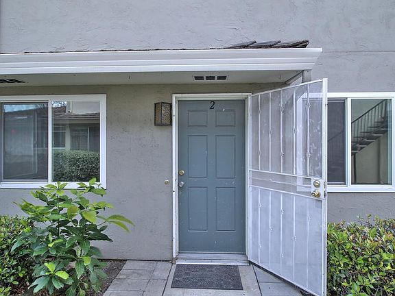 3rd image of 829 N Capitol Ave APT 4
