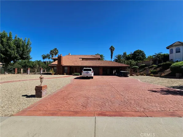 2073 Gainsborough Dr, Riverside, CA 92506