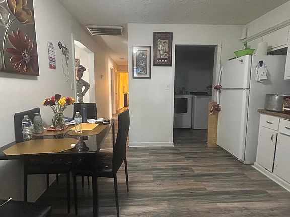 5th image of 6614 Elmwood St