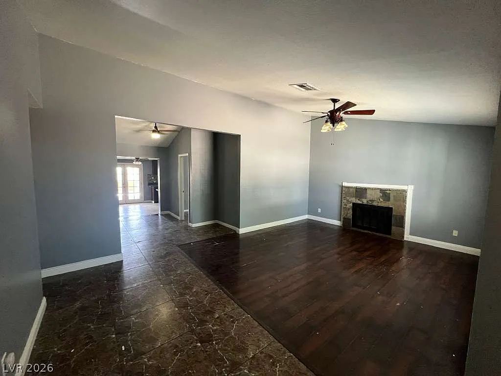 3 bed, 2.0 bath, 1656 sqft, $2,200 — Photo 3