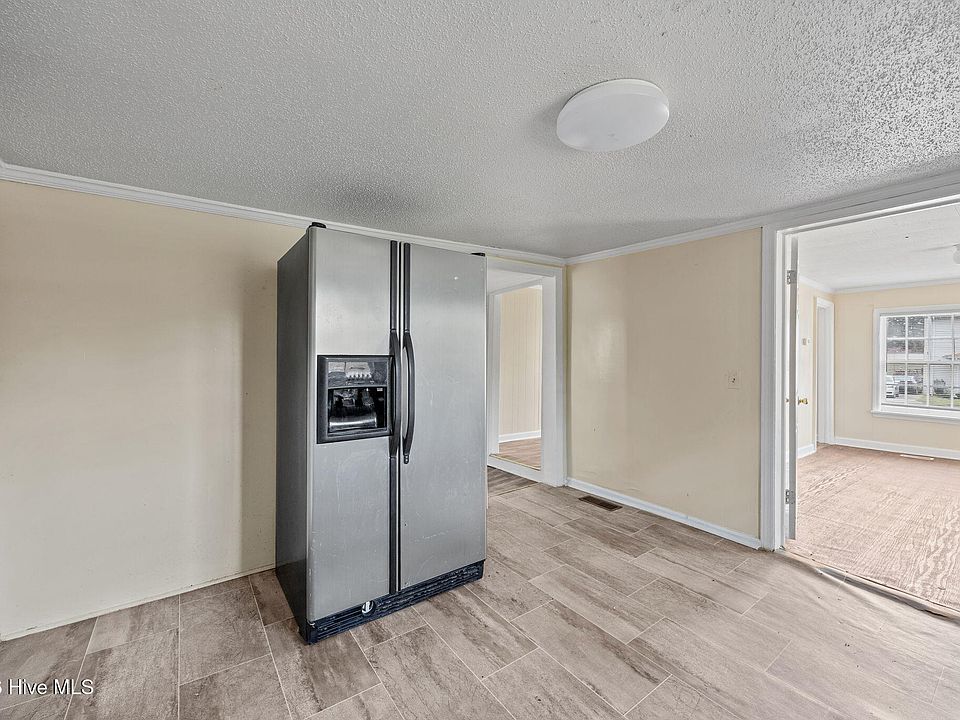 13th image of 408 Boush Street
