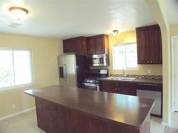 5th image of 425 Garcia St NE