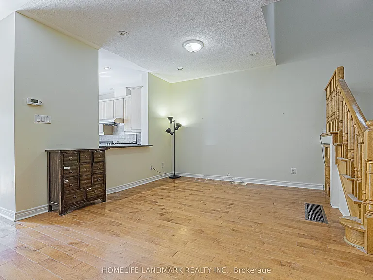 38 Romance Dr — Photo 9