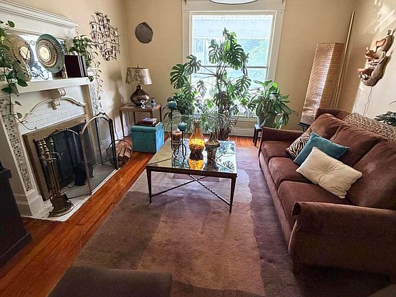 3rd image of 1829 W Burnett Ave
