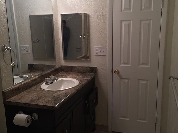 Lower bath- large and newly remodeled