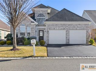 14 Ravenslake Rd, Monroe Township, NJ 08831