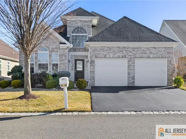14 Ravenslake Rd, Monroe Township, NJ 08831