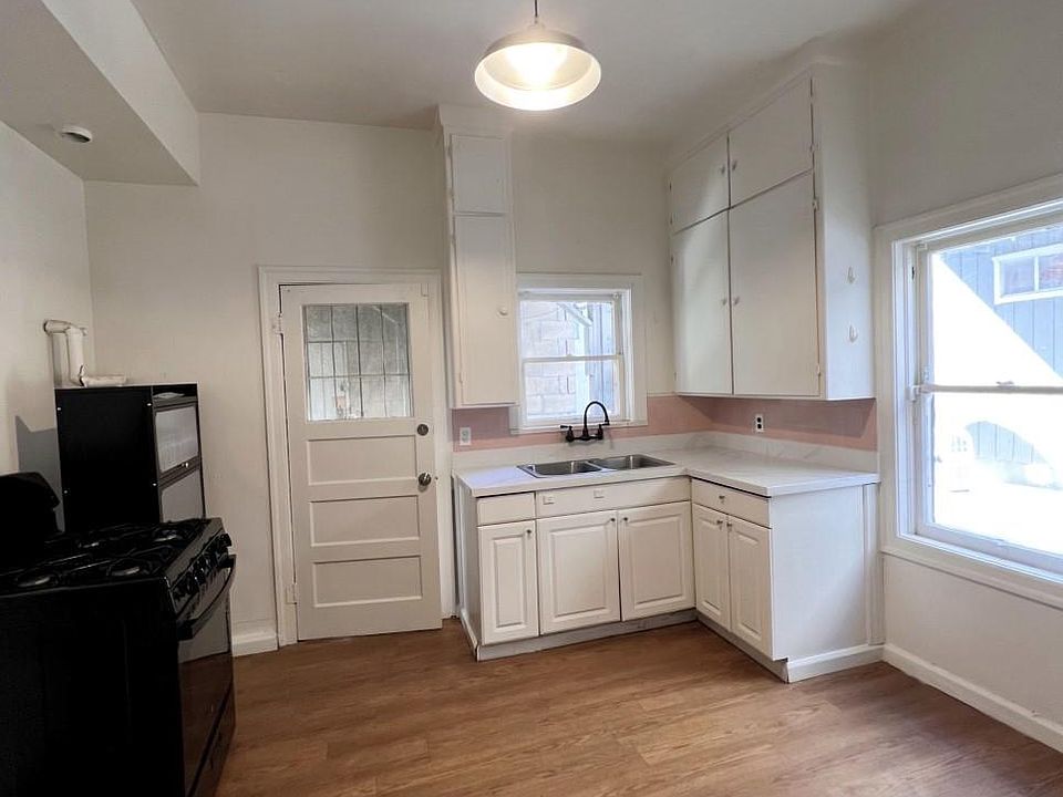 2nd image of 625 Tuolumne St #B