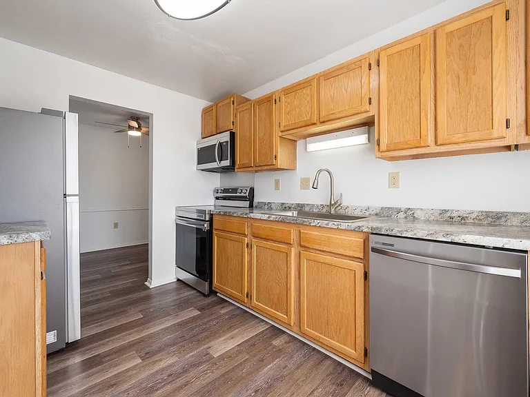 Foxridge Apartment Homes — Photo 166