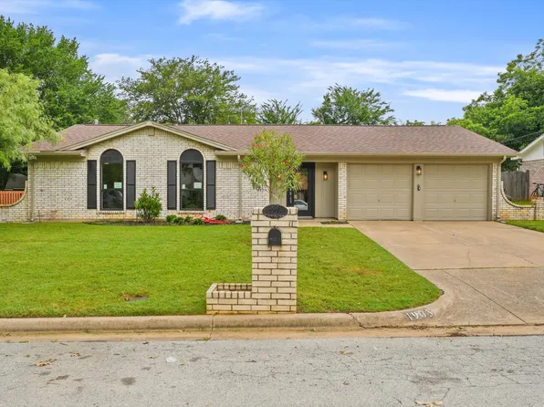 1905 Sage Trl, Hurst, TX 76054