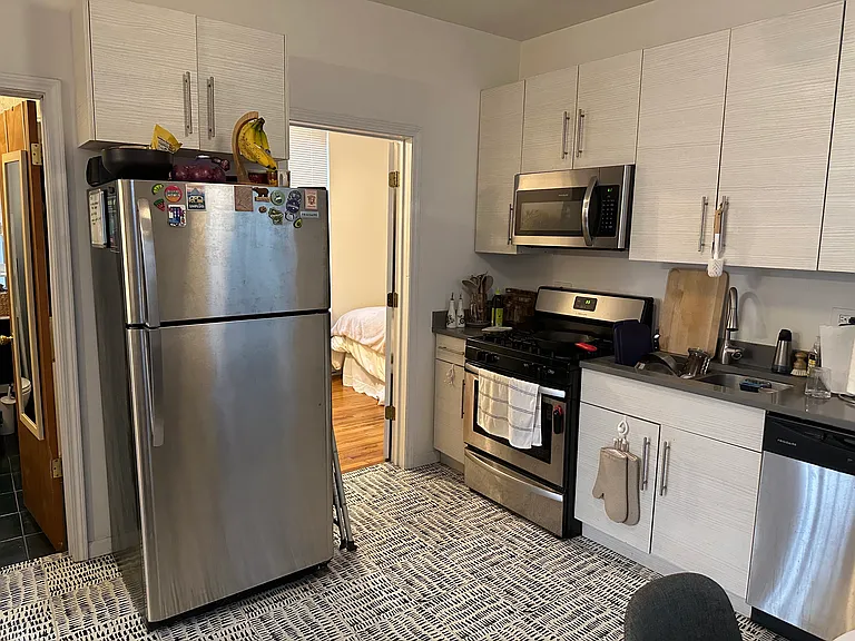 1516 N Greenview Ave #2R — Photo 3